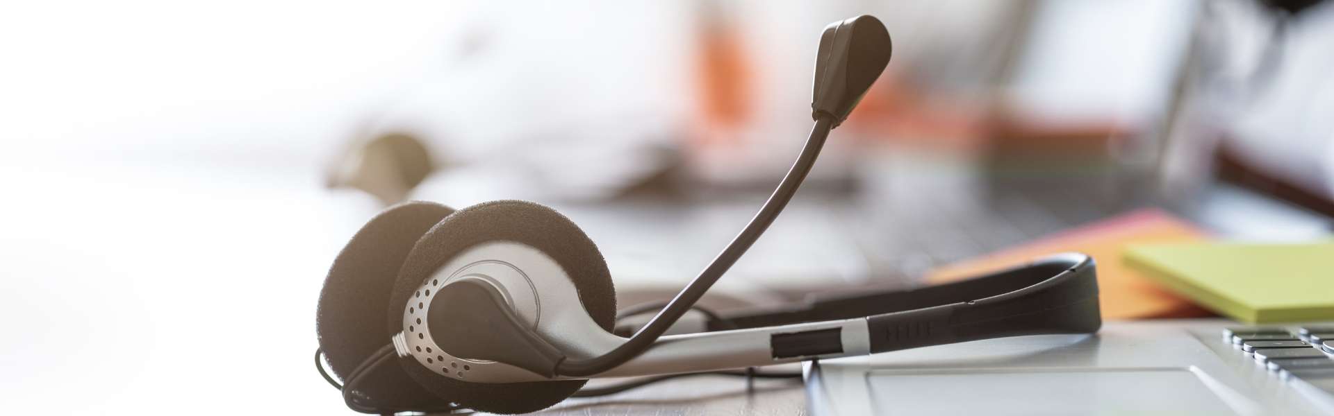 Headphones with microphone